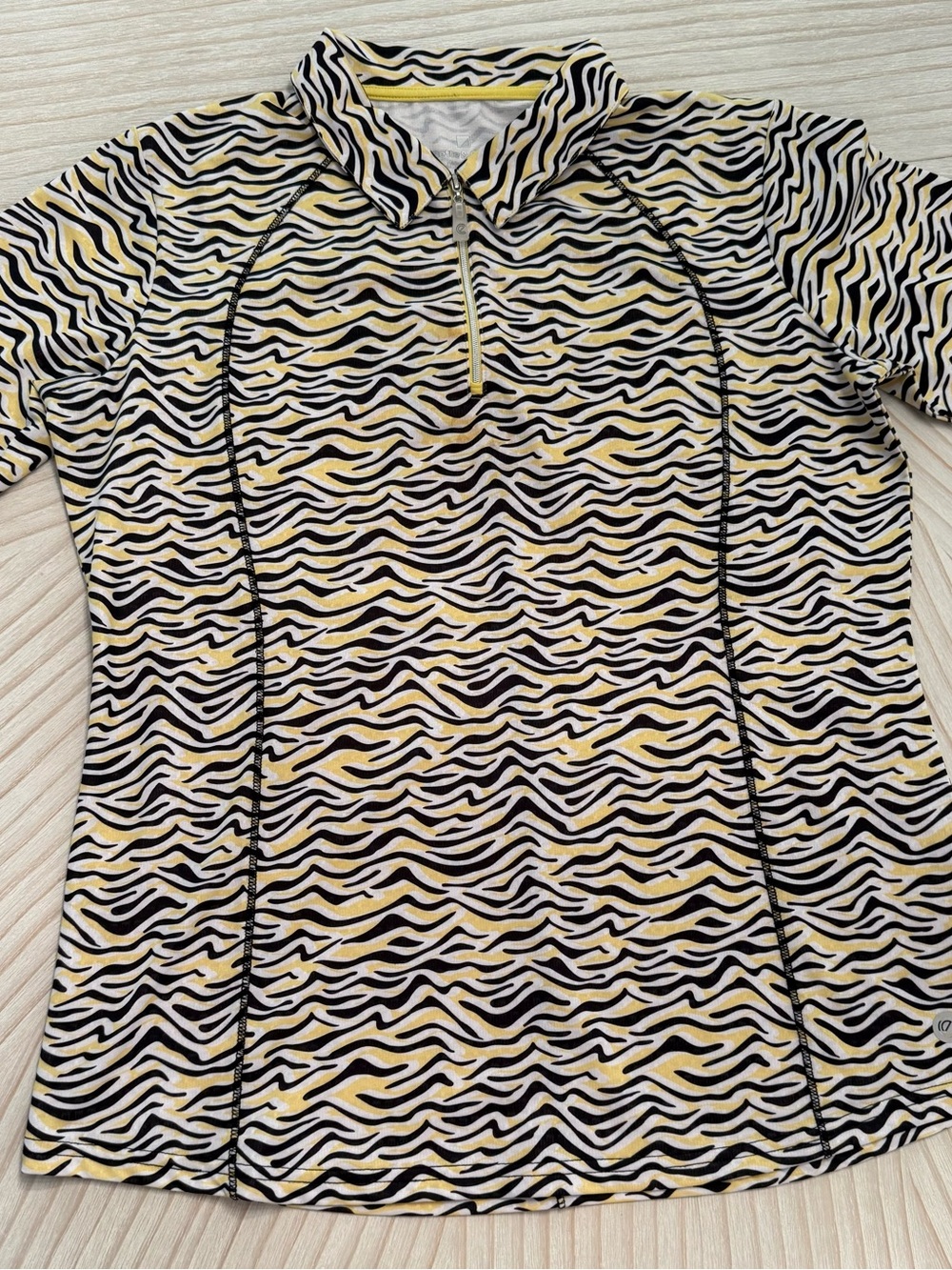 Short Sleeve Half-Zip Tee in Black, White & Yellow Wave Print